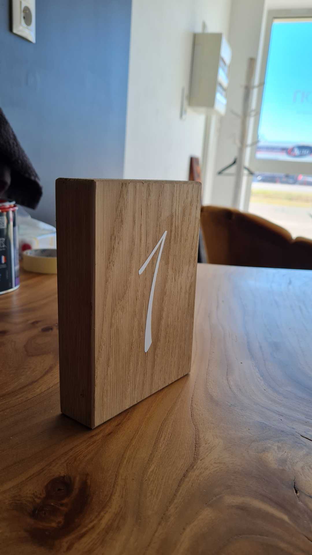 Numéro de table en bois